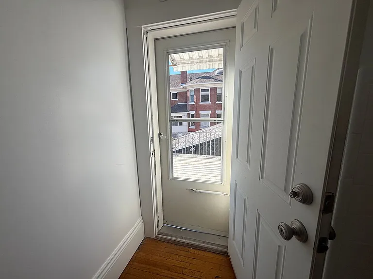 87 C St — Photo 33