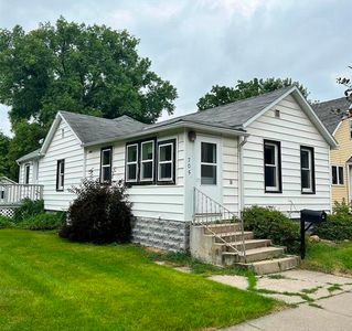 705 S Mechanic St, Decorah, IA, 52101