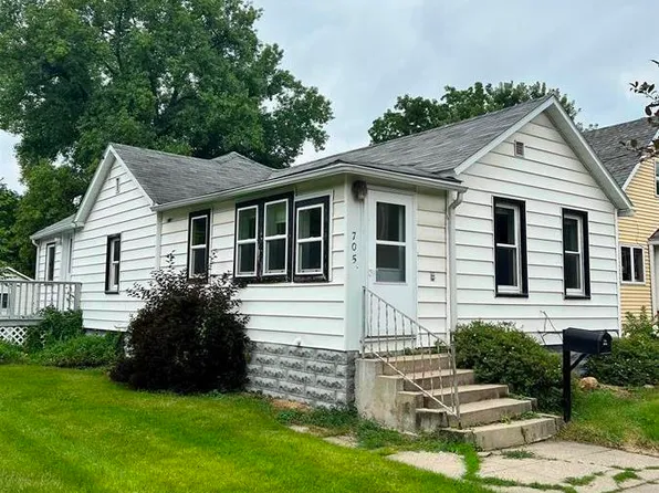 705 S Mechanic St, Decorah, IA 52101