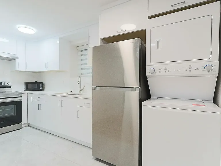 16792 18b Ave #1 — Photo 3