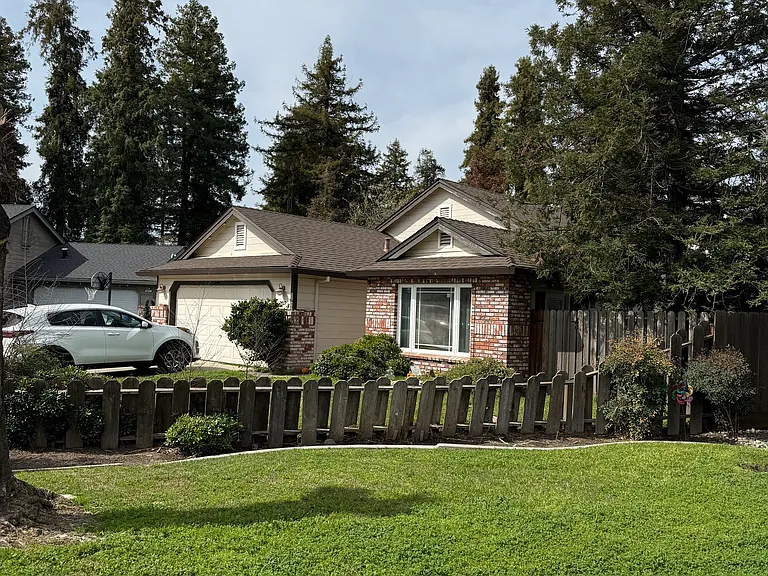 1469 Crossbill Way — Photo 1