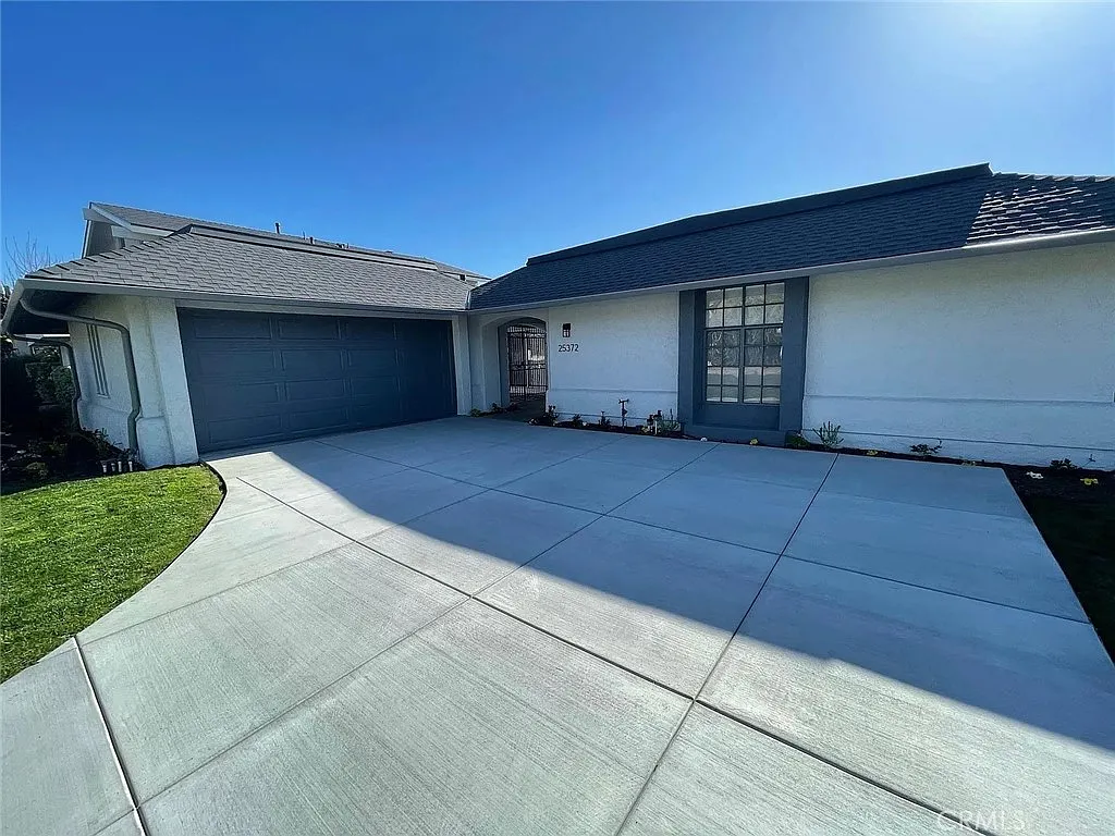 4 bed, 1872 sqft, $4,900 — Photo 2