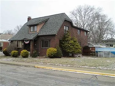1090 Bank St photo 1