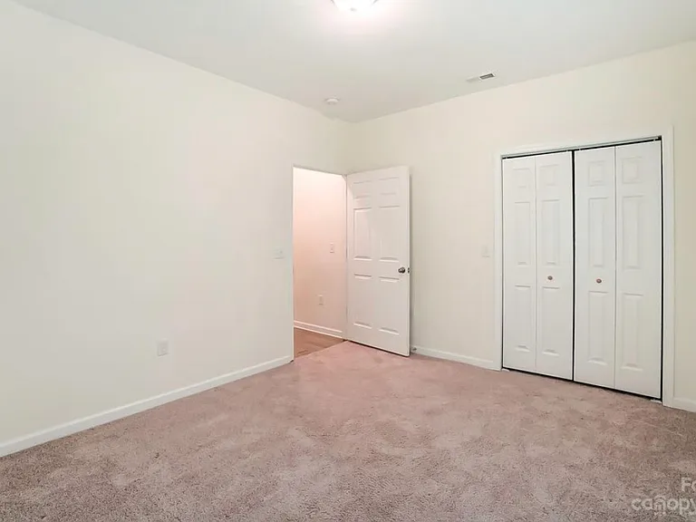 107 McKinnon Ave NE — Photo 9