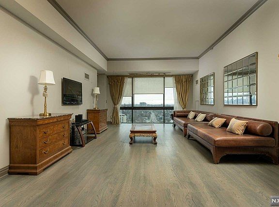 3rd image of 1512 Palisade Ave #L