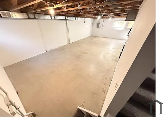 2571 Francis St — Photo 18