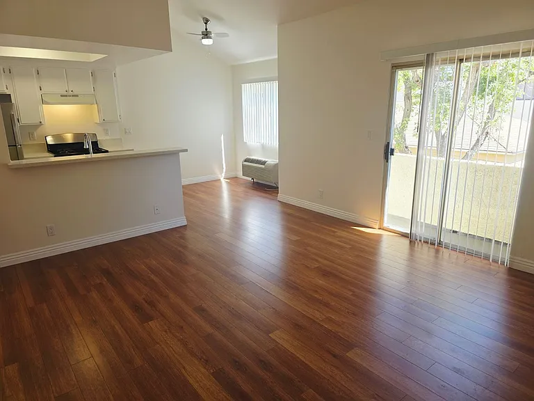 437 E. Cedar Ave — Photo 2