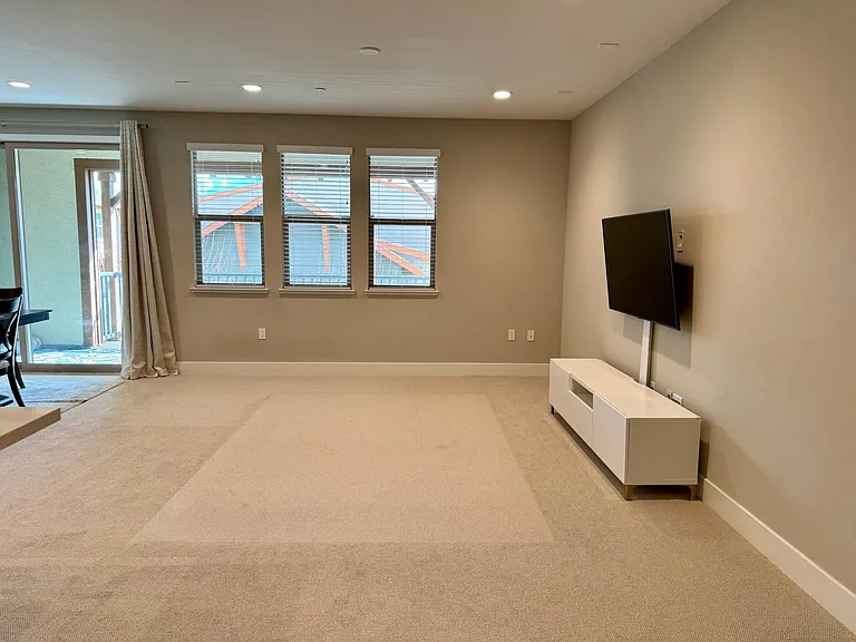 649 Sandalwood Dr #4 — Photo 8