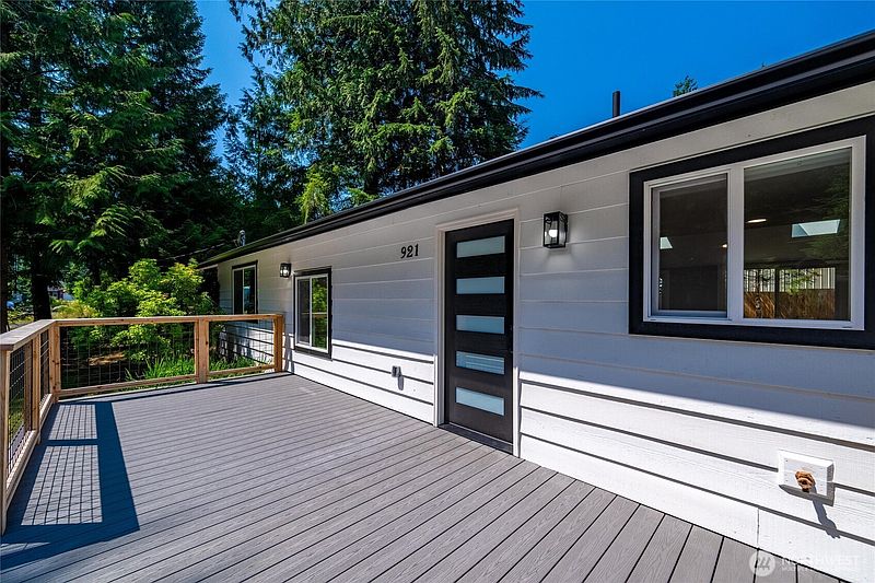 4th image of 921 Ruby Valley Court