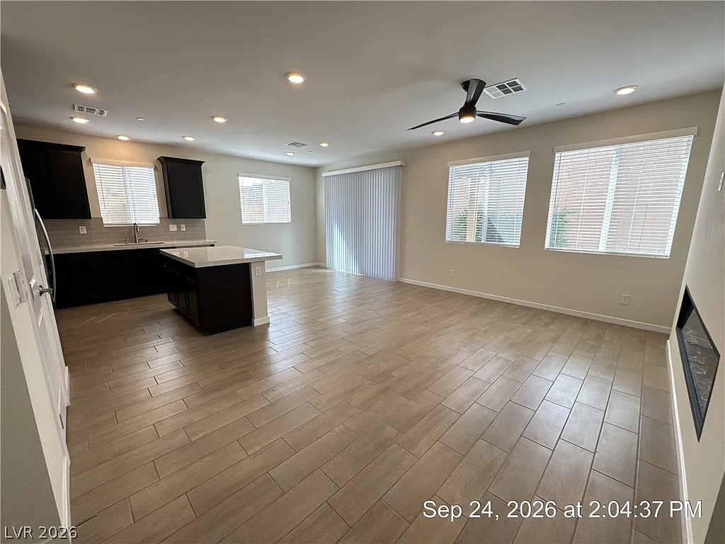 4 bed, 3.0 bath, 2114 sqft, $2,637 — Photo 3
