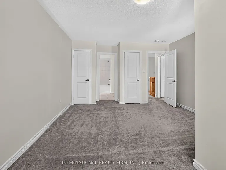 240 Ridley Cres — Photo 35