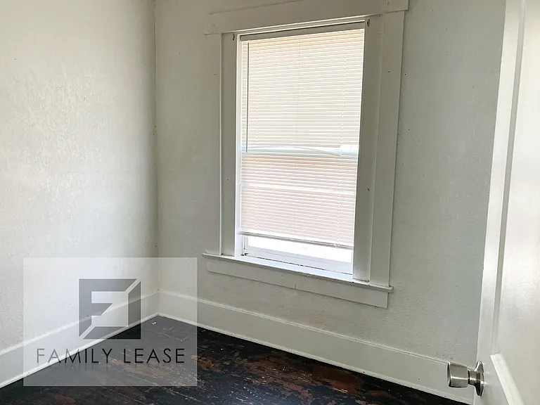 1904 E Prairie St — Photo 11