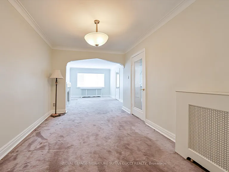32 Marilyn Cres #MAIN — Photo 8