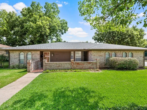 1002 Shady Brook Dr, Grapevine, TX 76051