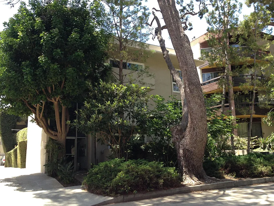 535 Kelton Ave #3