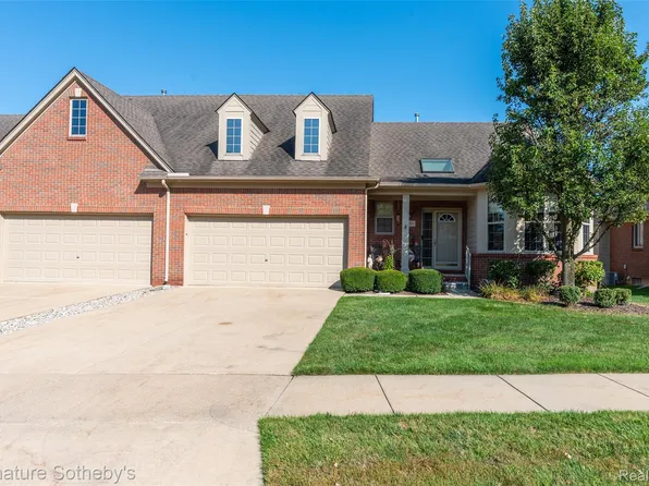 49866 Sleeping River Dr, Macomb, MI 48042