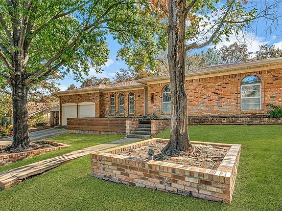 3rd image of 824 San Marcos Ln