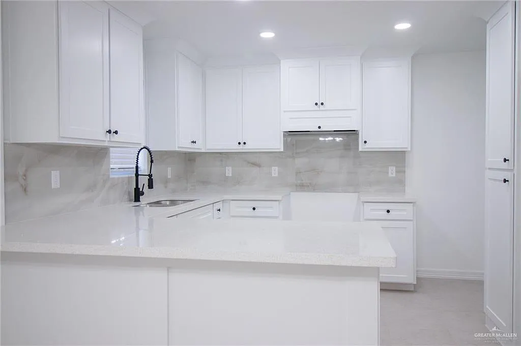 3 bed, 2.0 bath, 1192 sqft, $1,600 — Photo 2