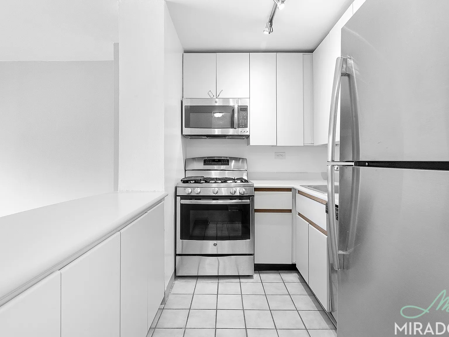 330 East 39th Street — Photo 4