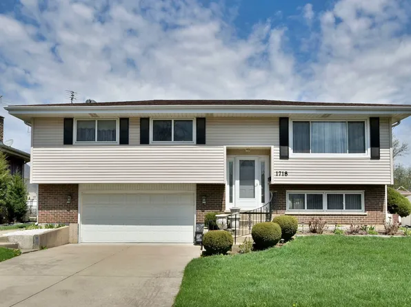 1718 W Woodland Ave, Addison, IL 60101