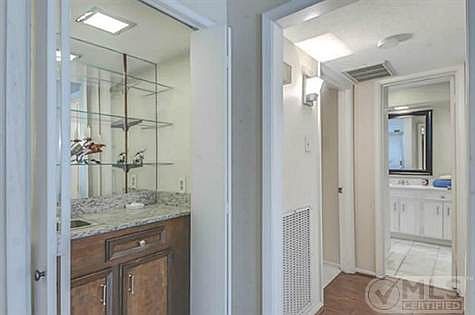 5th image of 7908 Royal Ln #121
