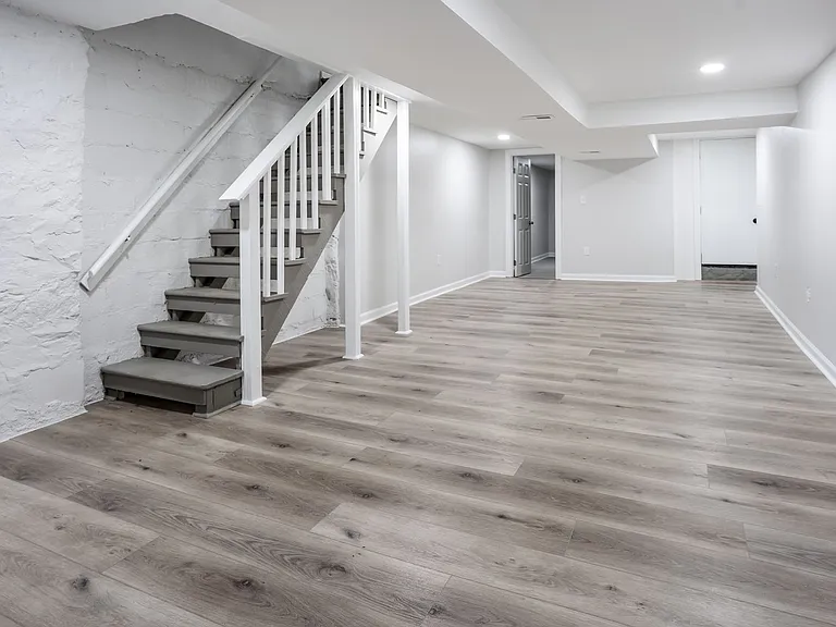 2332 N Monroe St — Photo 13