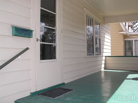 3rd image of 2209 W Melrose Pl