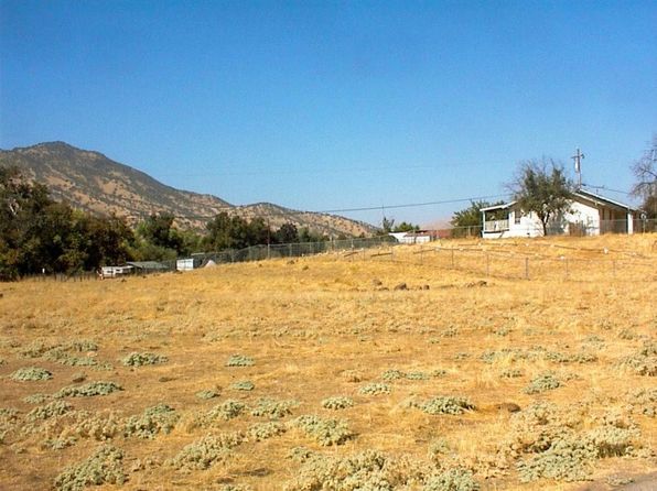 7081 Live Oak Dr, Sanger, CA 93657