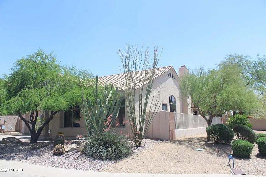 3 bed, 2.0 bath, 1677 sqft, $2,995 — Photo 4