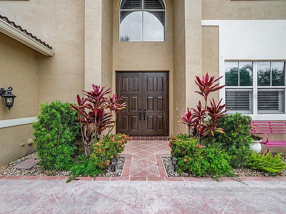 5th image of 6111 Sand Hills Cir