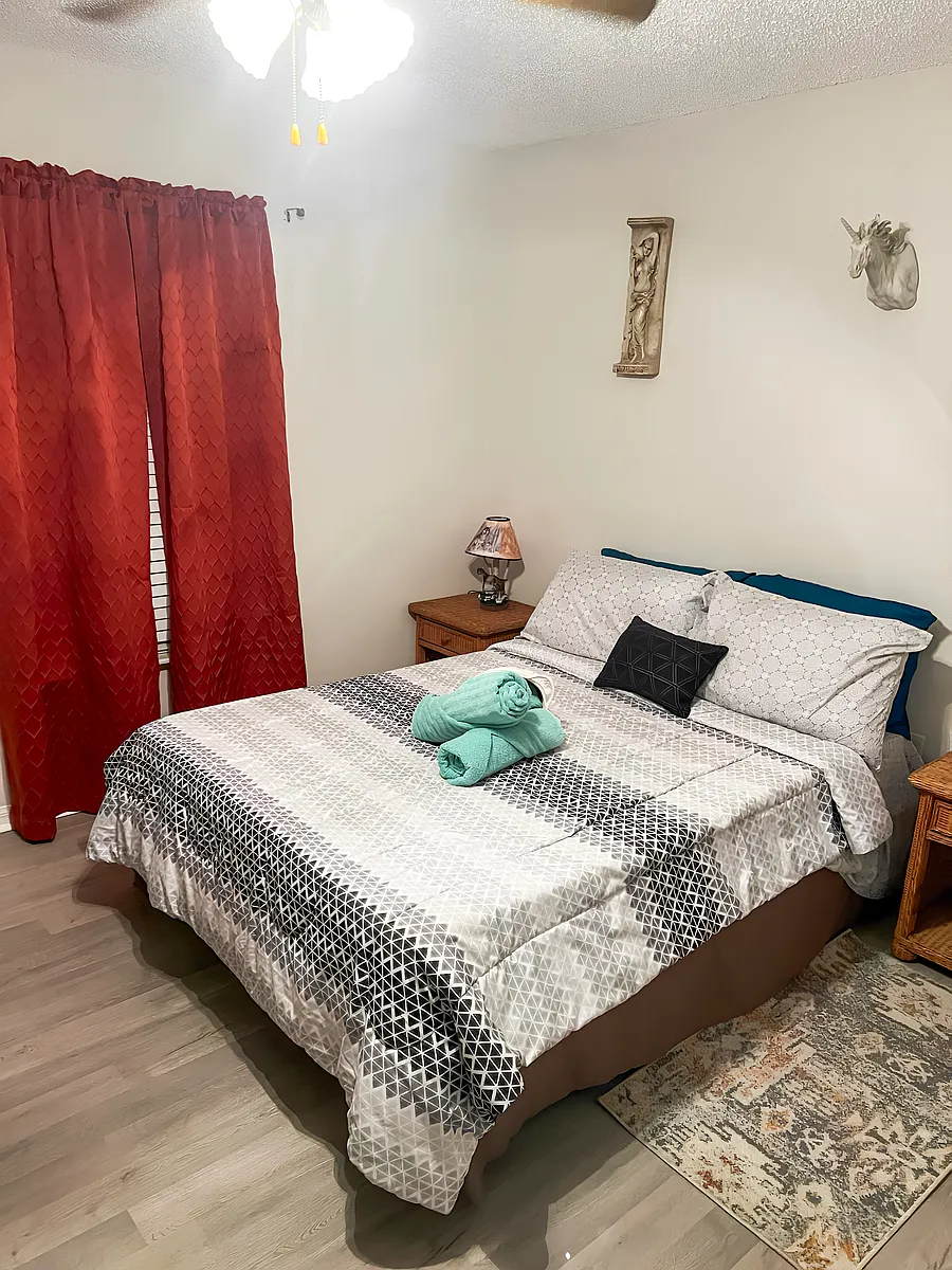 Beautiful room #5 - Baldock Ave