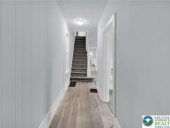 5th image of 118 Verbeke St