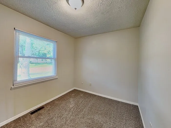 1502 Elizabeth Dr — Photo 13