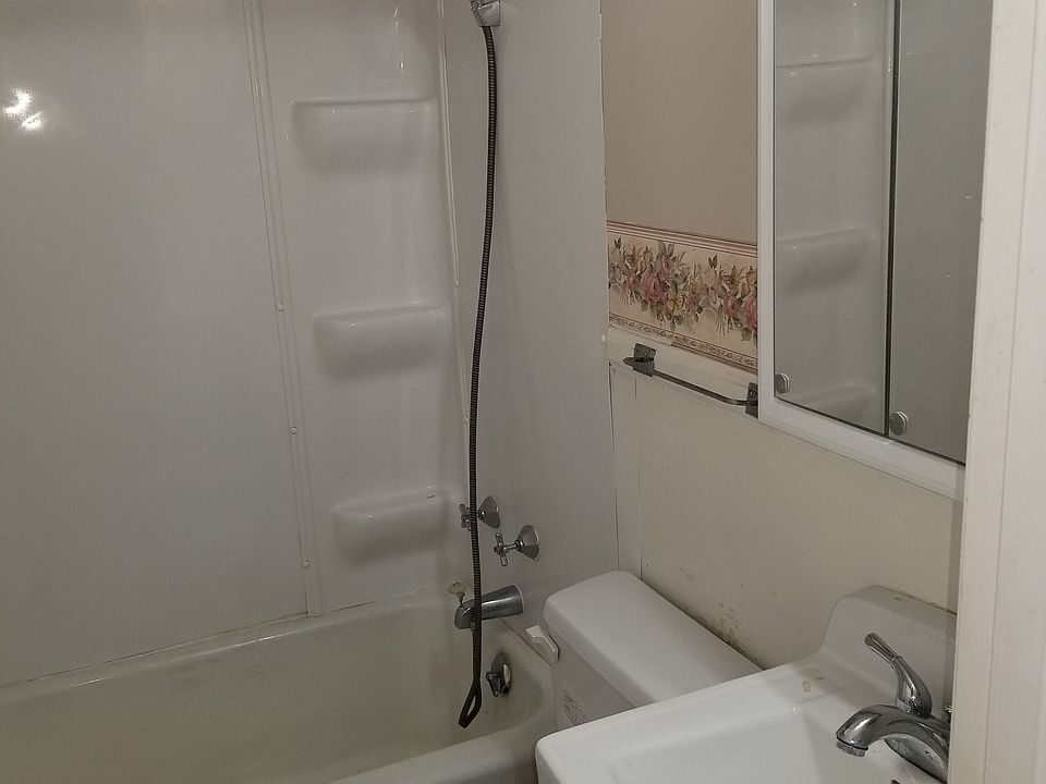 2nd image of 202 18th St NE #2