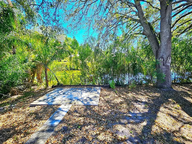 1440 Graham Cir — Photo 32