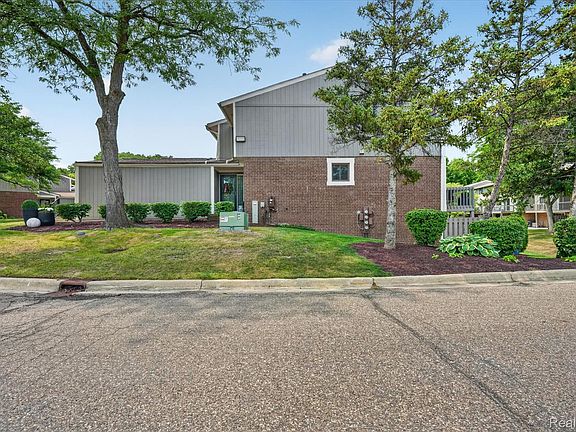 3rd image of 1060 Bristol Ct