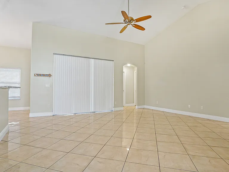 774 Princeton Dr — Photo 8