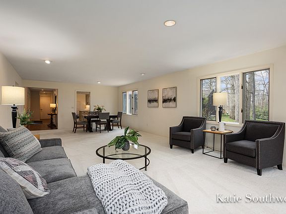 4th image of 3134 E Gatehouse Dr SE