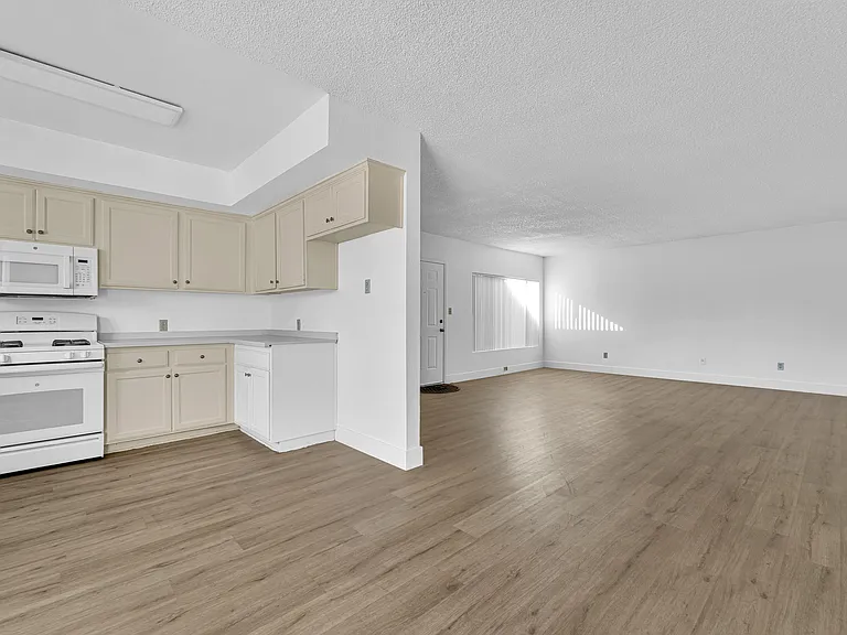 4320 Mammoth Ave #209 — Photo 18