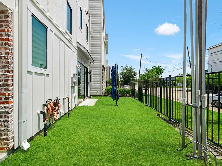 3314 Hutchins St — Photo 18