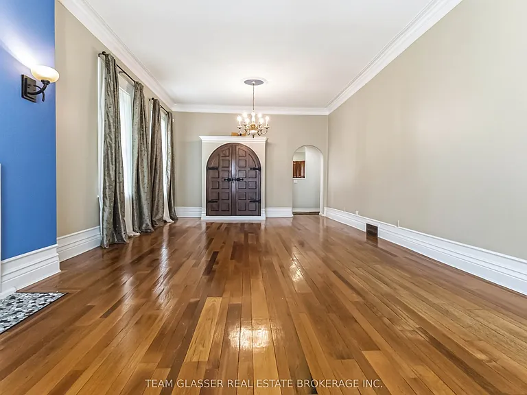 510 Dufferin Ave — Photo 12