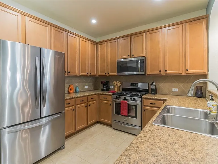 9201 Brodie Ln #902 — Photo 3