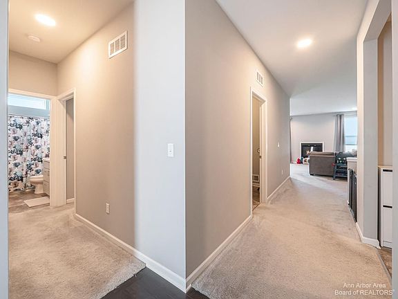 4th image of 7092 Creekway Ct