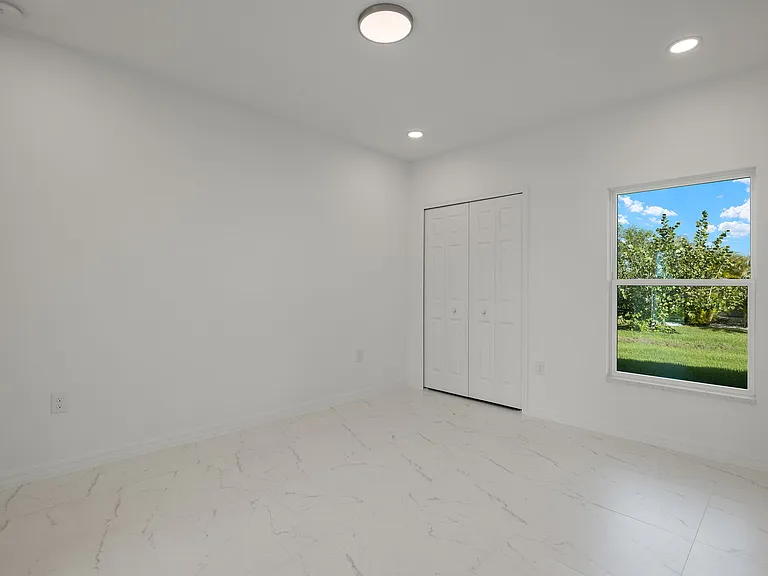 748 Foxtail St E — Photo 11
