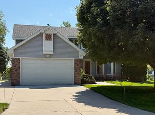1911 Bass Rd, Grand Island, NE 68801
