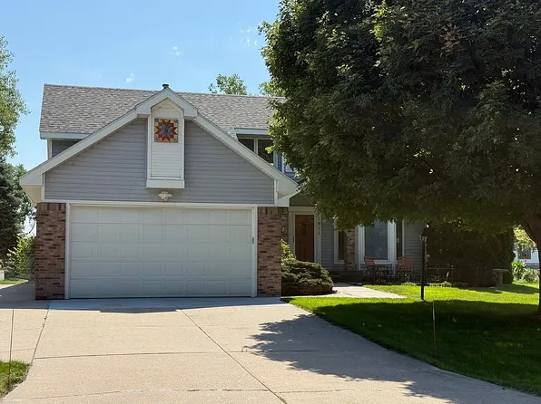 1911 Bass Rd, Grand Island, NE 68801