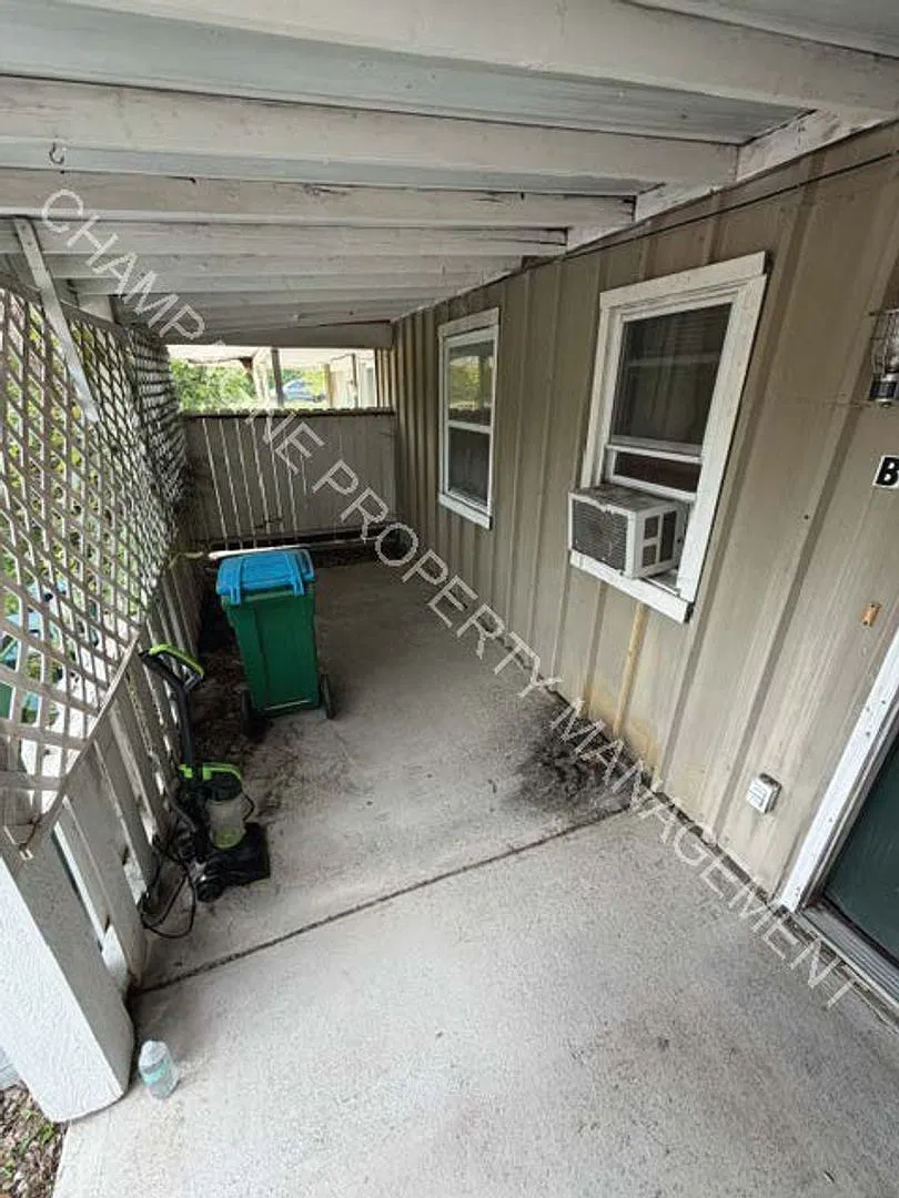 10602 Hillcrest St — Photo 2
