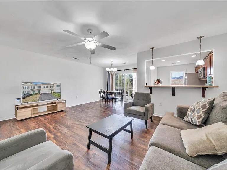 6810 Village Green Dr — Photo 8