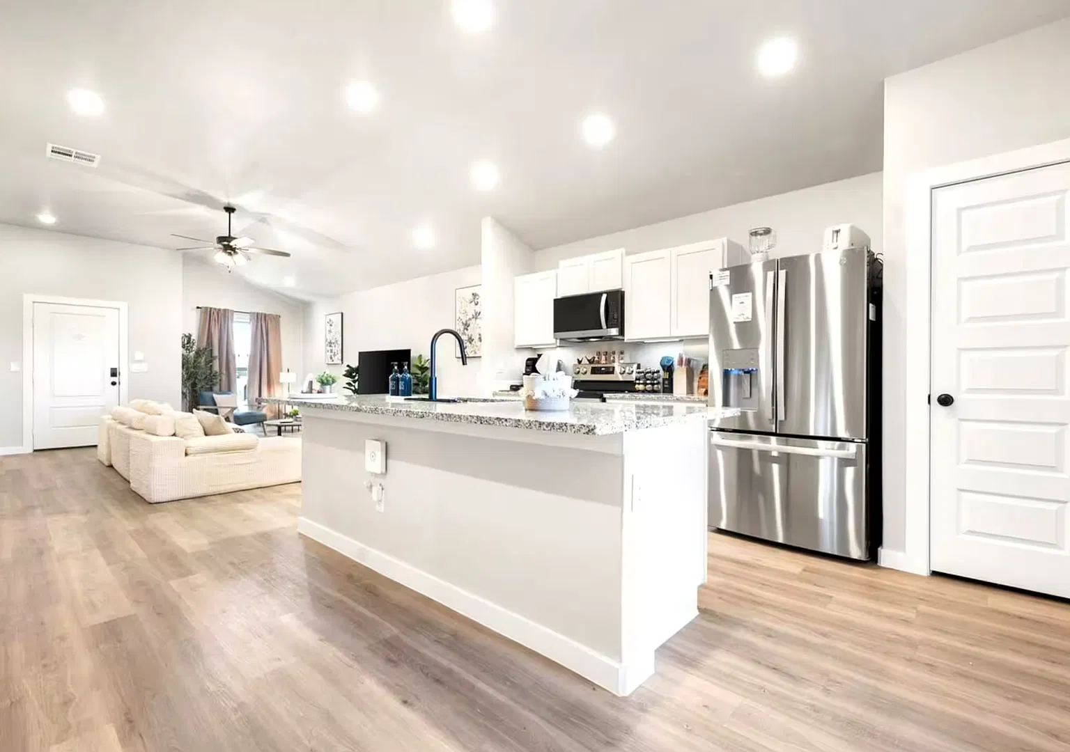 Fully Furnished Home for Rent in Upland West! — Photo 4