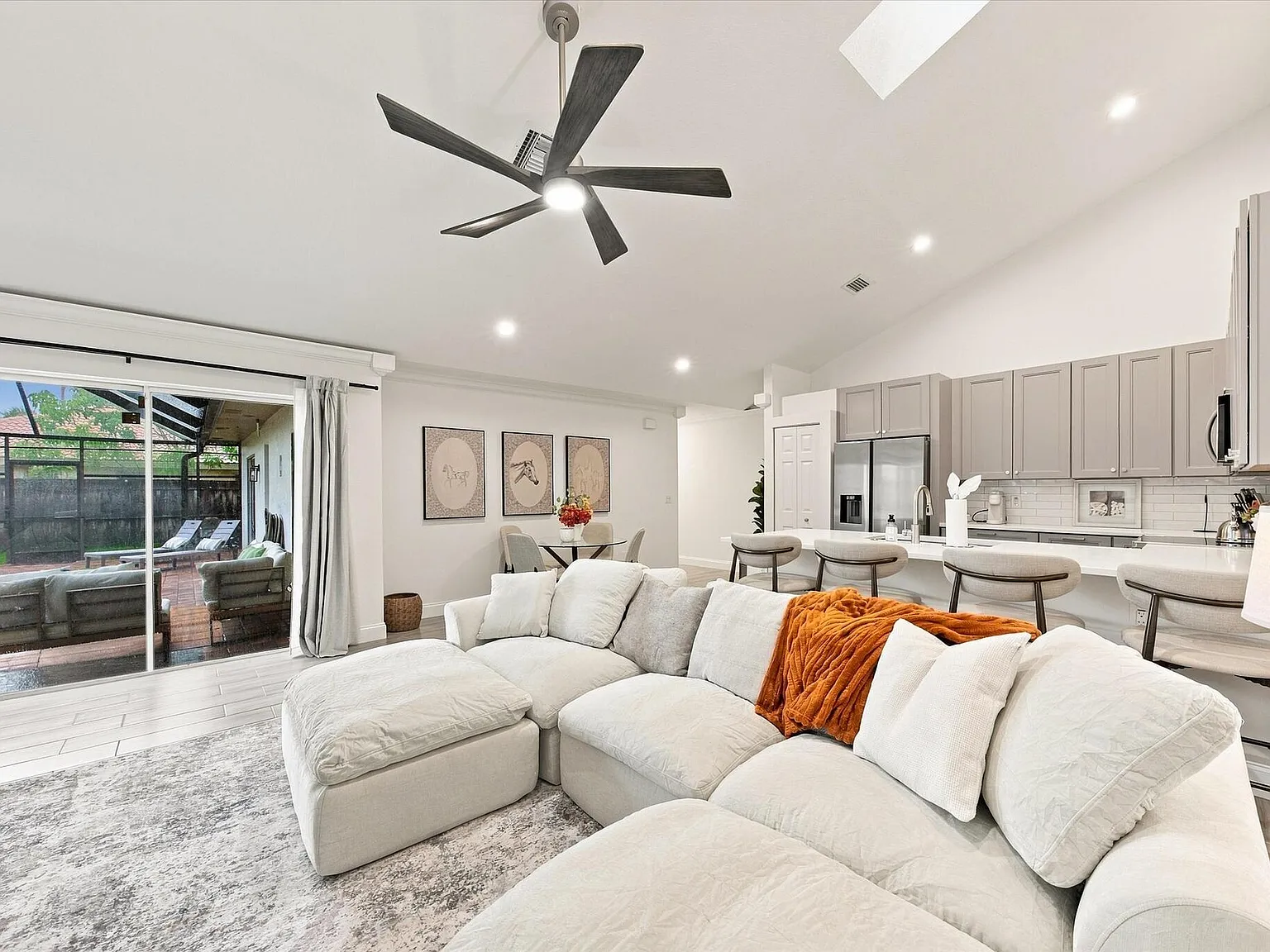 3 bed, 2.0 bath, 1300 sqft, $7,500 — Photo 3